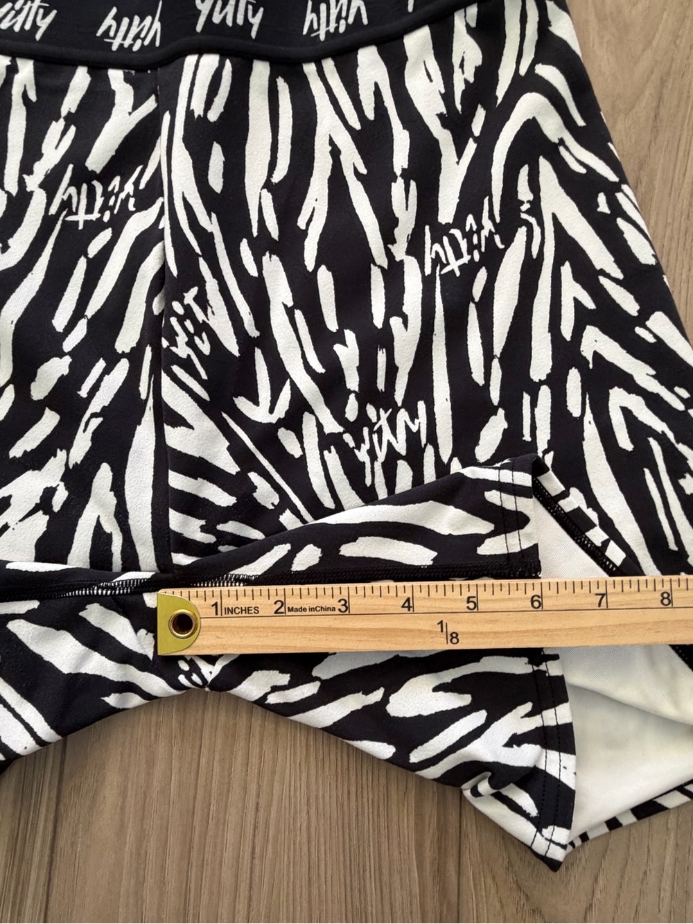 YITTY Black and White Zebra Athletic Shorts XL - Picture 5 of 6
